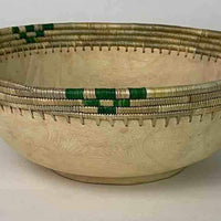 Light wooden bowl with 2-color basket-rim