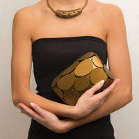 Armure Clutch in Gold