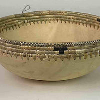 Light wooden bowl with 2-color basket-rim