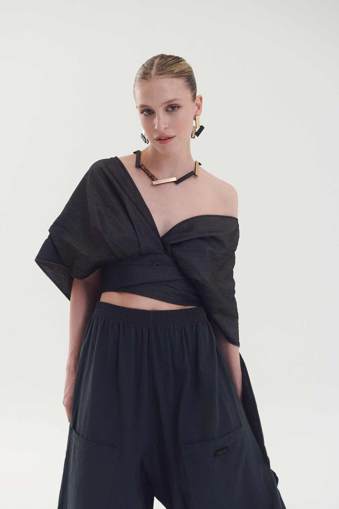 Ray Necklace Round - Black/Gold