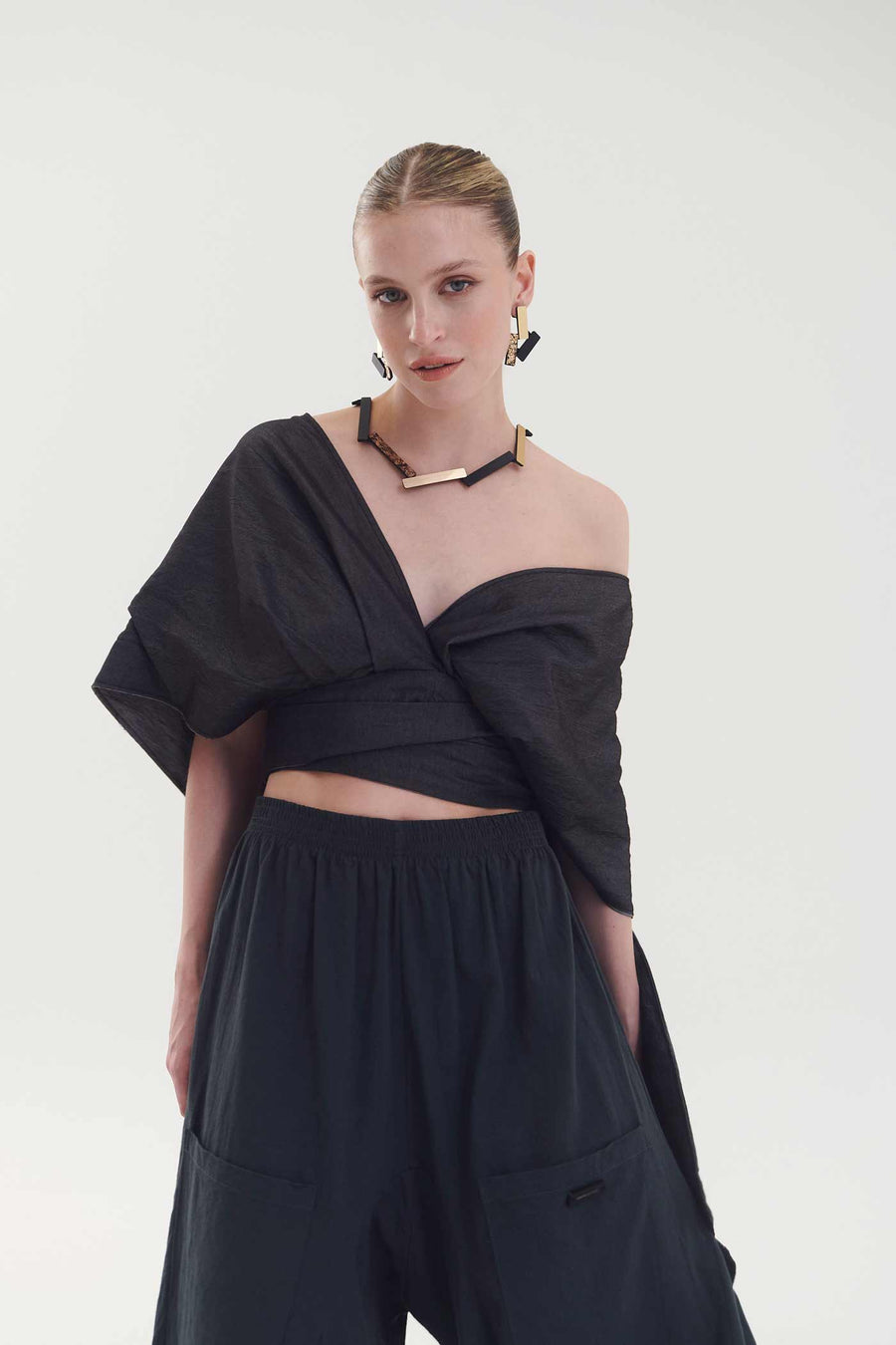 Ray Necklace Round - Black/Gold