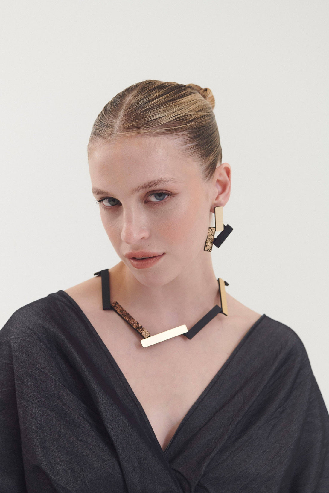 Ray Necklace Round - Black/Gold