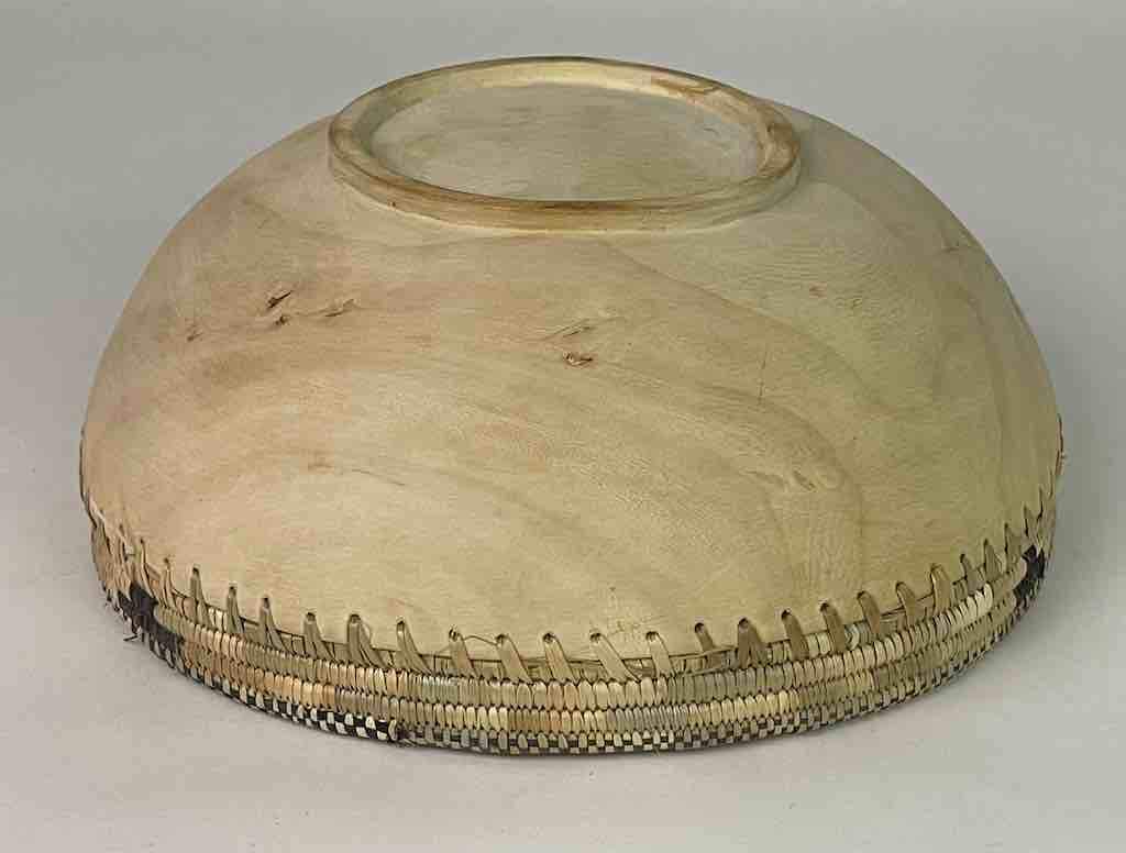 Light wooden bowl with 2-color basket-rim