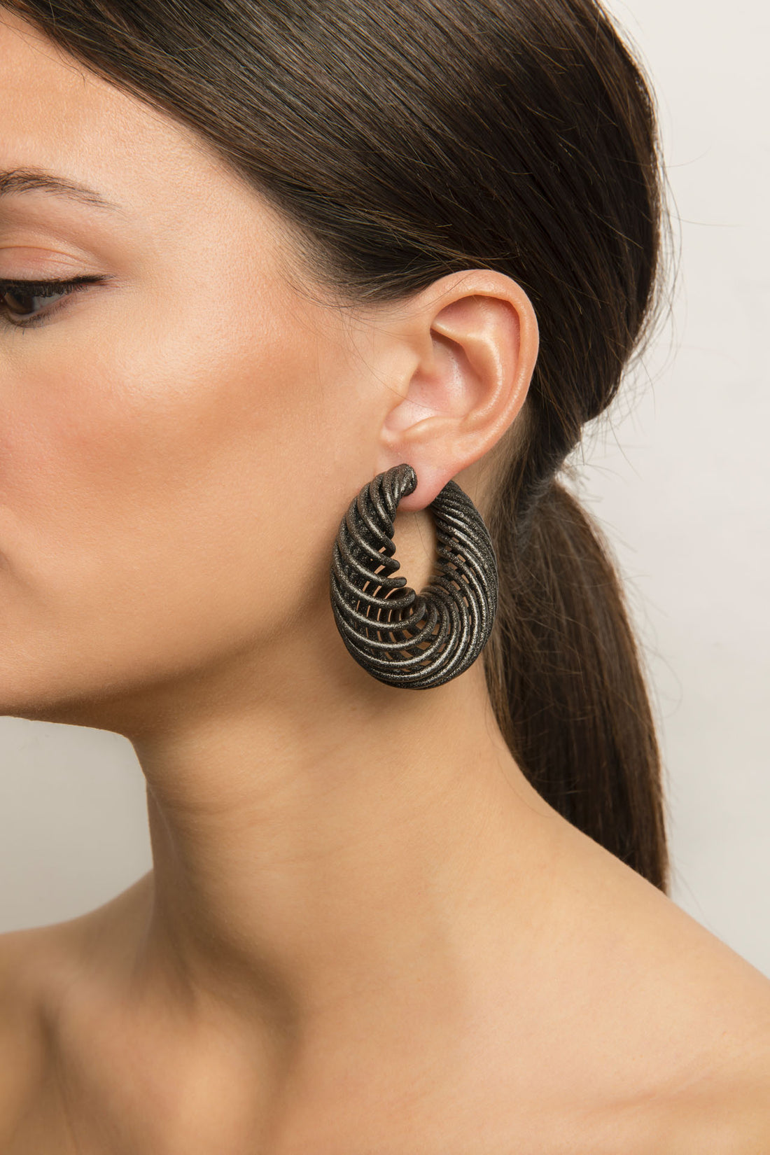 Memento Earrings 2 in White Gold